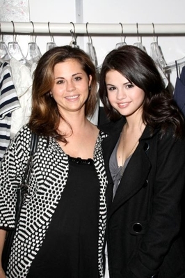 normal_selenafan01 - Octavio Carlin Atelier grand opening for the Carlin Collection launch