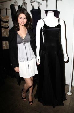 normal_selenafan06 - Octavio Carlin Atelier grand opening for the Carlin Collection launch
