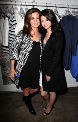 normal_selenafan09 - Octavio Carlin Atelier grand opening for the Carlin Collection launch