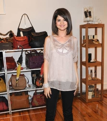 normal_selenafan04 - Visiting THINK PR showroom