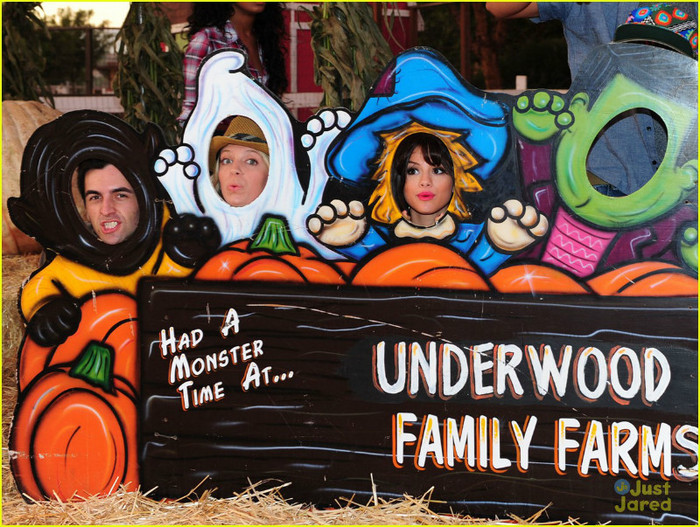 selena-gomez-pumpkin-patch-03