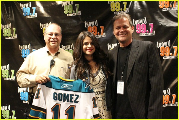 selena-gomez-san-jose-14 - Selena Gomez Hits The Lights in San Jose