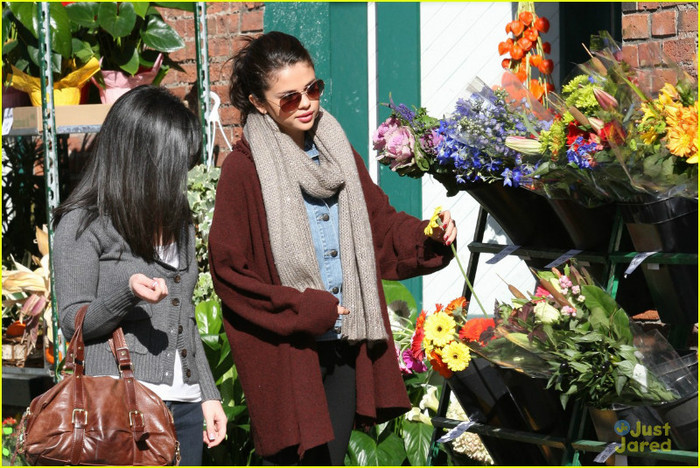 selena-gomez-flower-victoria-07