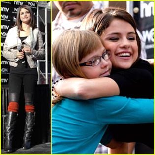 selena-gomez-edmonton-mg