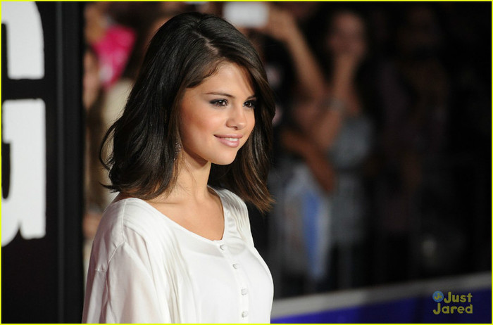 selena-gomez-thing-premiere-03