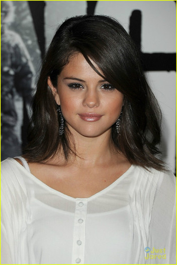 selena-gomez-thing-premiere-12 - Selena Gomez Premieres The Thing