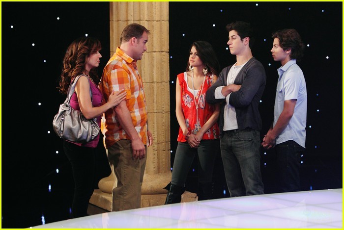 gregg-sulkin-bridgit-mendler-wizards-clip-3-01 - Wizards of Waverly Place Finale Clip 03