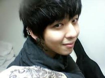 =Kim Kibum&hl=ro&prmd=imvnsl&tbm=isch&tbo=u&X&ei=-Sg