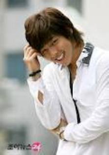 =Kim Kibum&hl=ro&prmdurce=univ&sa