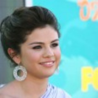 Selena_Gomez_1255979221_0