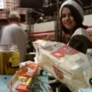 Selena_Gomez_1261440782_3