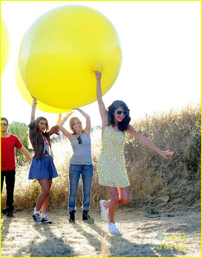 selena-gomez-lights-video-shoot-03
