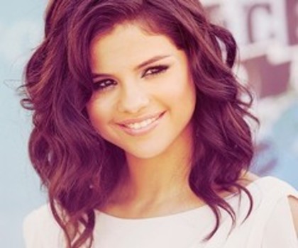 Selena-Gomez4_thumb - Va rog  MUUULT