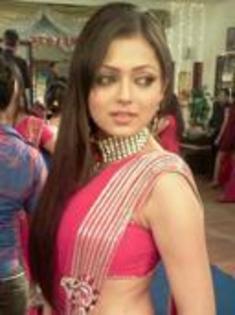 1-8212660-8346-t - Drashti Dhami