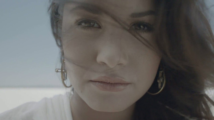 Demi Lovato - Skyscraper 0366