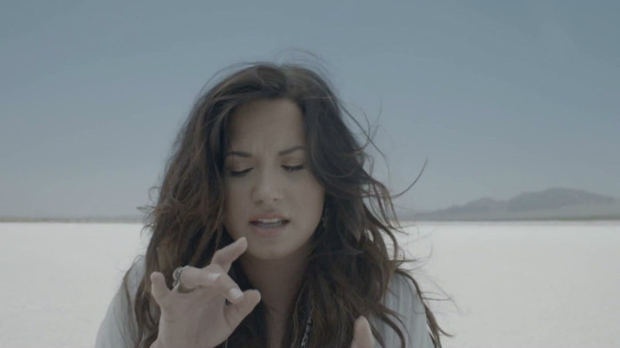 Demi Lovato - Skyscraper 0443