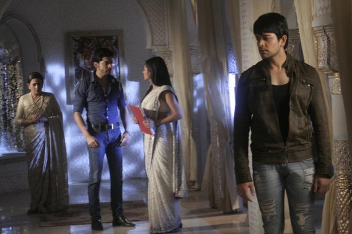 164030_179572112061452_109723285713002_535512_199617_n - GEET Hui Sabse Parayi Picture Gallery IV