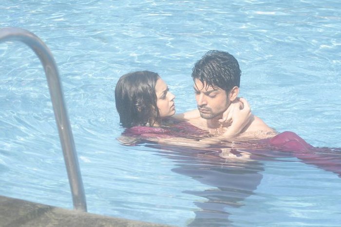 36162_168903666461630_109723285713002_468444_6757285_n - GEET Hui Sabse Parayi Picture Gallery V