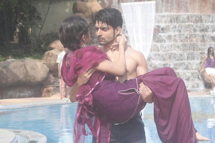 36162_168903689794961_109723285713002_468446_318097_n - GEET Hui Sabse Parayi Picture Gallery V