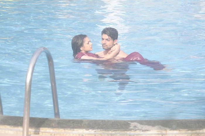 72226_168904056461591_109723285713002_468476_3803288_n - GEET Hui Sabse Parayi Picture Gallery V
