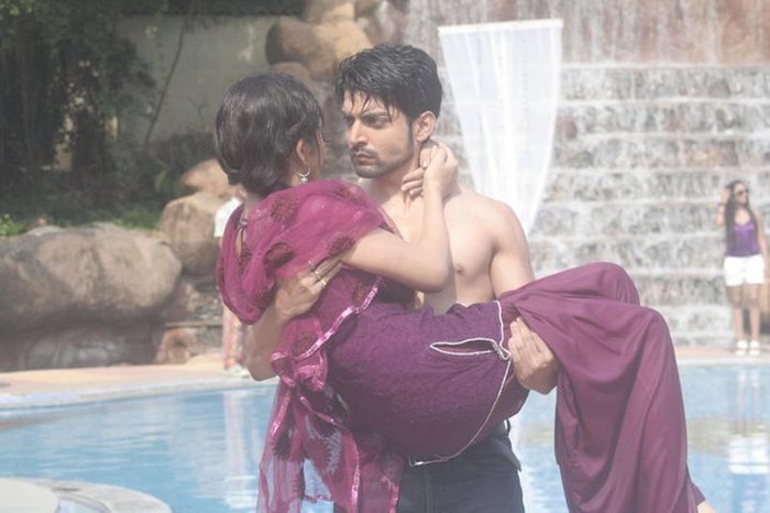 72226_168904109794919_109723285713002_468481_6318860_n - GEET Hui Sabse Parayi Picture Gallery V