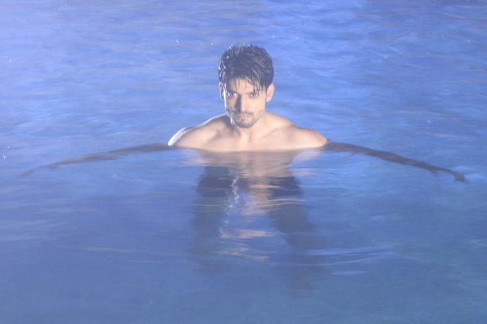 72226_168904176461579_109723285713002_468487_4962528_n - GEET Hui Sabse Parayi Picture Gallery V