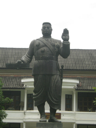 Statuia regelui Sisavang Vong - Laos