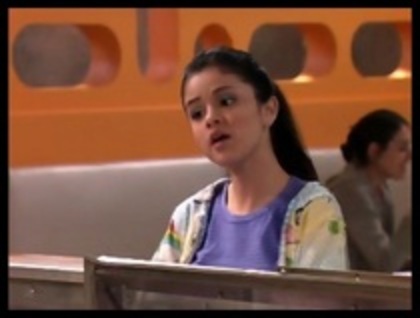 62295329_QKFBLJV3 - selena gomez