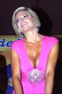 263275_239954089360207_264993_n - Martha Julia
