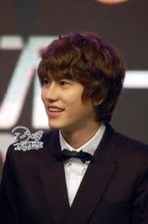 =Cho+Kyuhyun&hl=ro&prmd=imvnsl&tbm=isch&tbo=u&source=univ&sa=X&e