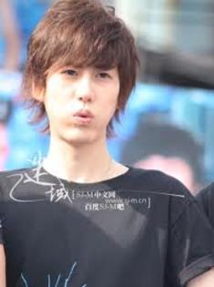 =Cho+Kyuhyun&hl=ro&prmd=imvnsl&tbm=isch&tbo=u&sourcJspT9nlBM-