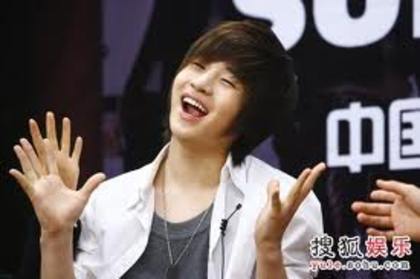 =Henry+Lau&hl=ro&prmd=imvnsol&tbm=isch&tbo=u&source&ei=NJ8pT_OsGs - Henry Lau