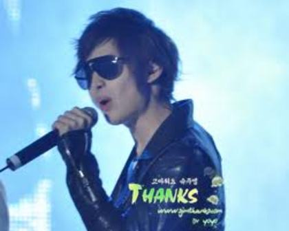 =Henry+Lau&hl=ro&prmtbm=isch&tbo=u&so