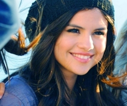 selena-gomez-modelo-a-seguir_thumb