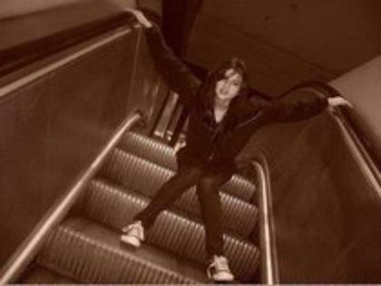 0029148345 - xo- Versuri Falling down - xo