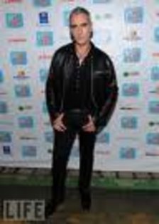 24352_369946450997_340840795997_3654459_158700_a