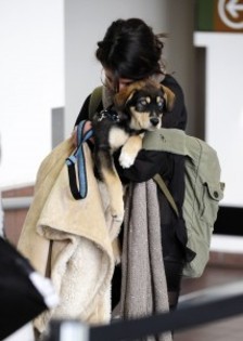 269f29156832847 - 31 10 Makes her way through LAX airport in Los Angeles