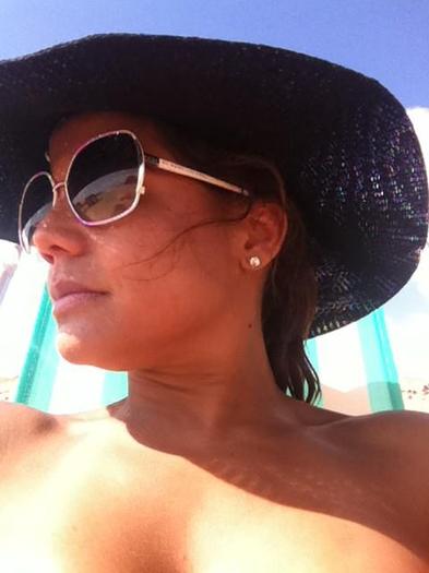 166931_350139721679401_270082133018494_1418881_1980335353_n - Nivea Stelmann