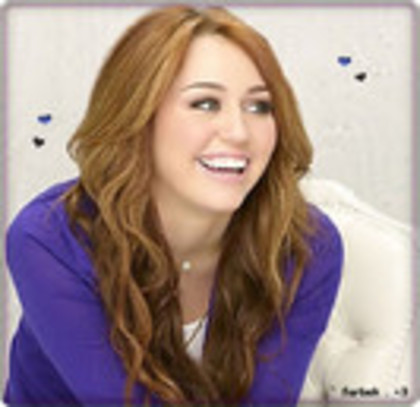 57563278_FECPZLU2 - Miley Cyrus Twitter