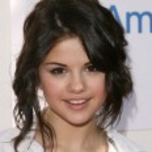 Selena_Gomez_1252993594_0