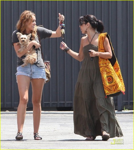 miley-cyrus-twitter-2-million-05 - ashley tweets