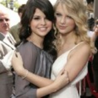 Selena_Gomez_1255979513_2