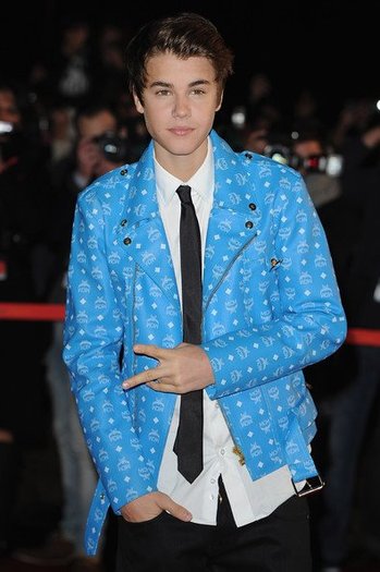 404376_348991001791856_144897825534509_1229399_792199056_n - Justin Bieber at the NRJ Music Awards 2012