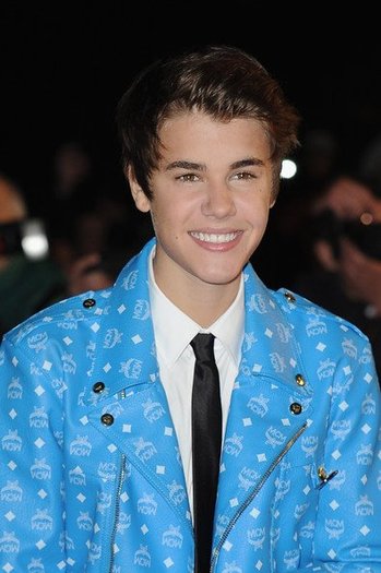 404800_348990868458536_144897825534509_1229390_377264348_n - Justin Bieber at the NRJ Music Awards 2012