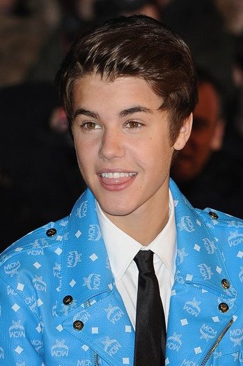 405622_348990815125208_144897825534509_1229388_496155468_n - Justin Bieber at the NRJ Music Awards 2012