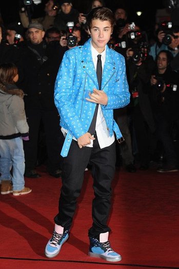 422447_348990941791862_144897825534509_1229395_921562078_n - Justin Bieber at the NRJ Music Awards 2012