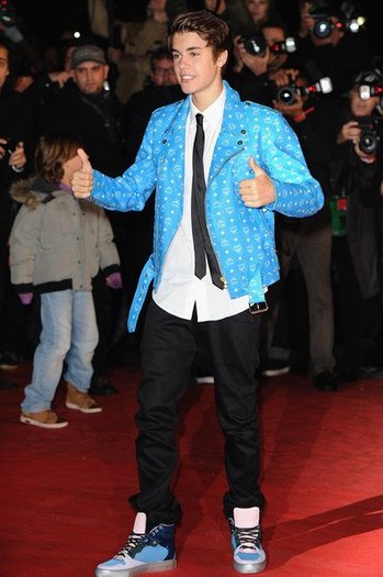 424662_348990931791863_144897825534509_1229394_1293815491_n - Justin Bieber at the NRJ Music Awards 2012