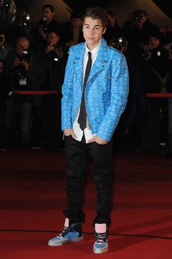 424775_348990768458546_144897825534509_1229385_999524231_n - Justin Bieber at the NRJ Music Awards 2012