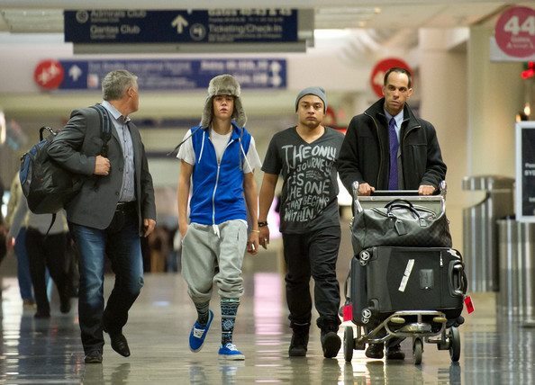 408082_348982831792673_144897825534509_1229345_1121415983_n - Justin Bieber wears funky outfit at LAX