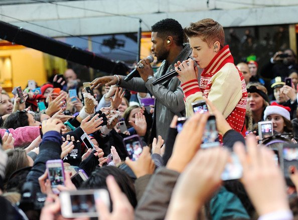 379802_311466088877681_144897825534509_1122620_354246127_n - Justin Bieber and Usher Performs ON Today Show